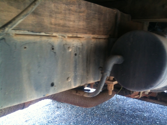 ขายรถ 6 ล้อ Hino KM310 เครื่องเดิม 110 แรง ไม่หลวมครับ กระบะไม้บานพับเป็นสแตนเลสทุกตัว 4.30 x 2.00 ม. ทะเบียน ม.79