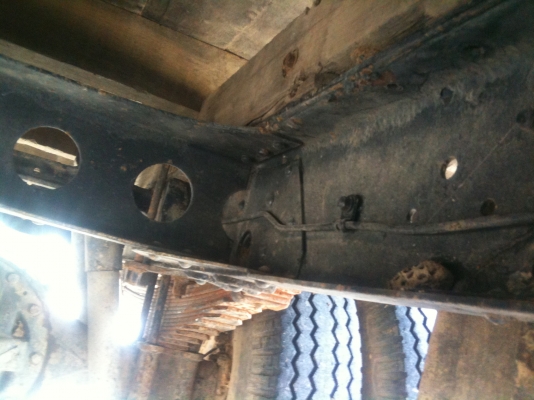 ขายรถ 6 ล้อ Hino KM310 เครื่องเดิม 110 แรง ไม่หลวมครับ กระบะไม้บานพับเป็นสแตนเลสทุกตัว 4.30 x 2.00 ม. ทะเบียน ม.79