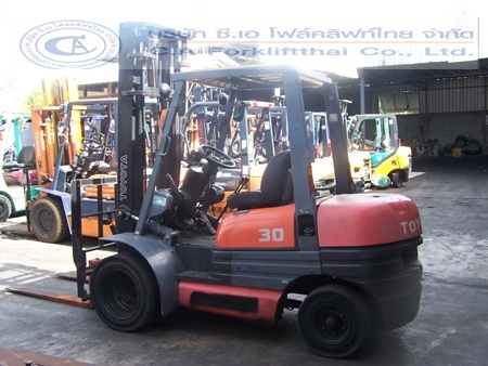 ขายรถ โฟล์คลิฟท์ TOYOTA รุ่น 6-FD30