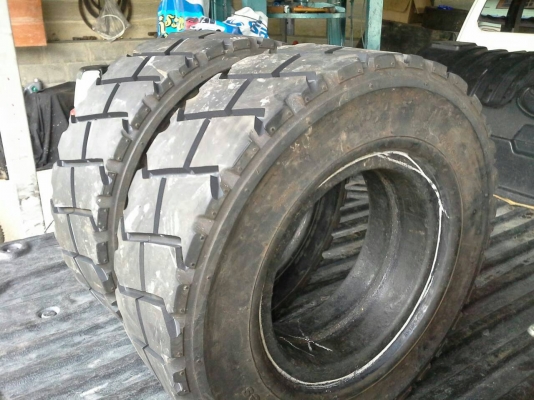 จำหน่าย ยางตัน สำหรับรถโฟร์คลิฟท์ ถอดเปลี่ยนฟรี