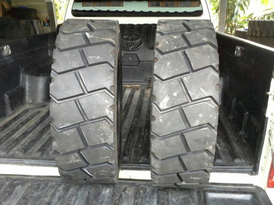 จำหน่าย ยางตัน สำหรับรถโฟร์คลิฟท์ ถอดเปลี่ยนฟรี