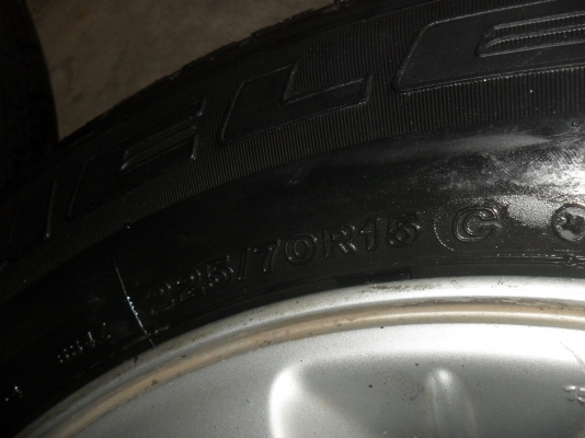 ล้อแม็ก15นิ้ว 6รู อีซูซุ พร้อมยาง 225/70R15 สวยๆ 4 ล้อ ราคา 6700 บาท