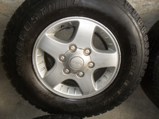 ล้อแม็ก15นิ้ว 6รู อีซูซุ พร้อมยาง 225/70R15 สวยๆ 4 ล้อ ราคา 6700 บาท ล้อแม็ก15นิ้ว 6รู อีซูซุ พร้อมยาง 225/70R15 สวยๆ 4 ล้อ ราคา 6700 บาท