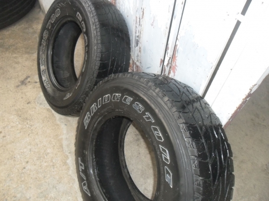 ยาง 30*9.50R15 สวยๆ 1 คู่ ราคา 1700 บาท