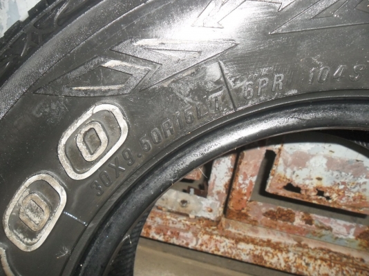 ยาง 30*9.50R15 สวยๆ 1 คู่ ราคา 1700 บาท