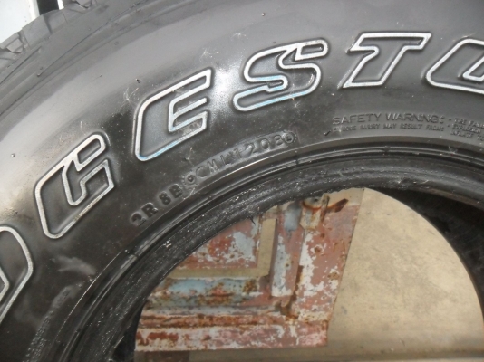 ยาง 30*9.50R15 สวยๆ 1 คู่ ราคา 1700 บาท