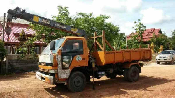 Isuzu 110 แรง ดั้ม ติดเครน Tadano 2.5 ตัน คัสซีสวย ยางพร้อม เกียร์สั้น