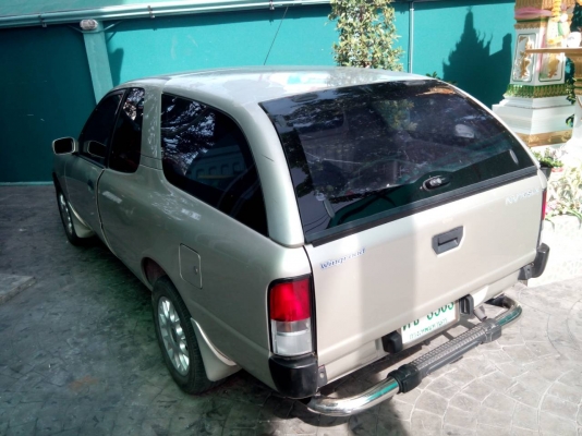 Nissan NV 2005