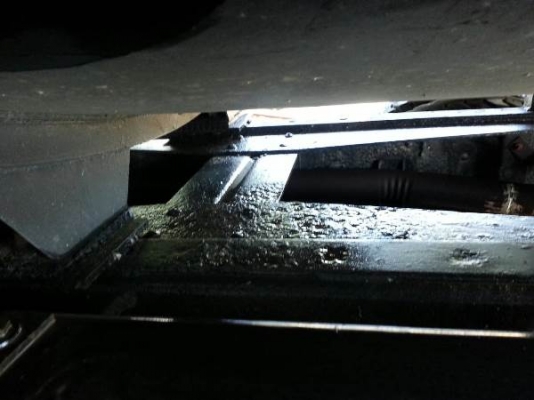 รถบรรทุก 10 ล้อ บรรทุกน้ำ  ยี่ห้อ HINO รุ่น FM127LA   180 แรงม้า