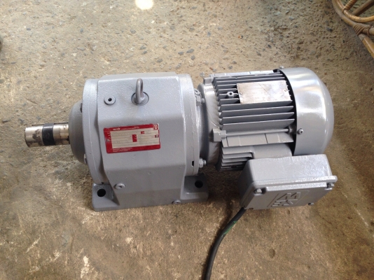 ขายมอเตอร์เกียร์ Sew Eurodrive ขนาด 1.5 HP. 380 V อัตราทด 1:33 เพลาประมาณ 41 รอบต่อนาที สภาพสวย พร้อมใช้งาน