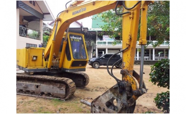 รถเจาะมือสอง  Komatsu PC100-1 สภาพรถเยี่ยม 090-268-2646