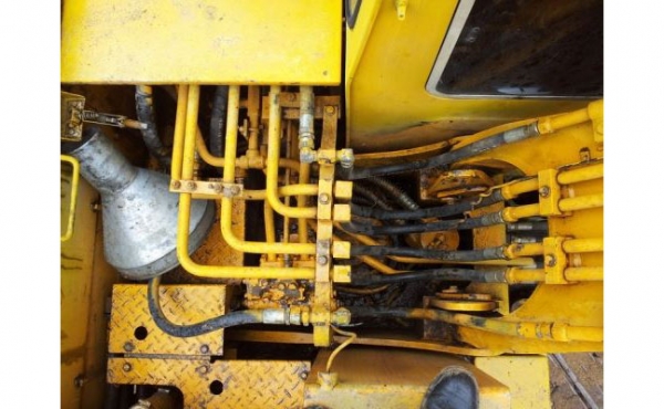 รถเจาะมือสอง  Komatsu PC100-1 สภาพรถเยี่ยม 090-268-2646