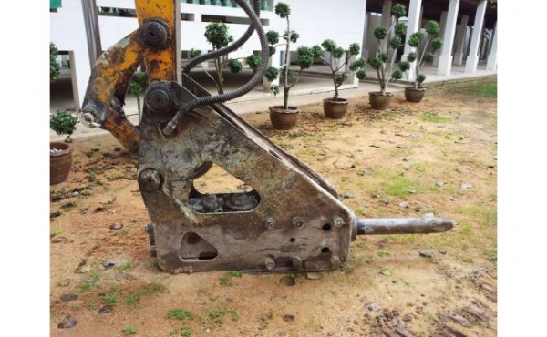 รถเจาะมือสอง  Komatsu PC100-1 สภาพรถเยี่ยม 090-268-2646