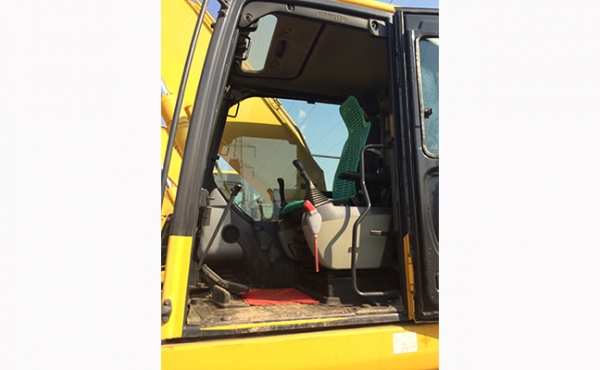 รถแบคโฮมือสอง KOMUTSU PC200-8 สภาพรถเยี่ยม 090-268-2646