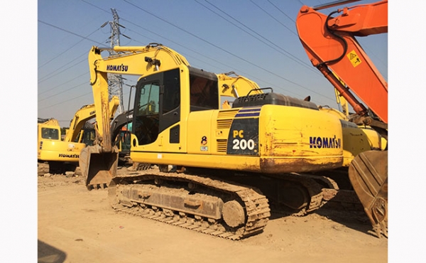 รถแบคโฮมือสอง KOMUTSU PC200-8 สภาพรถเยี่ยม 090-268-2646