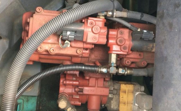 รถแบคโฮมือสอง KOBELCO SK130UR-1E สภาพรถเยี่ยม 090-268-2646