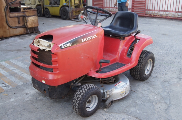 เครื่องตัดหญ้า Honda 2013 ราคา 40,000.- บาท