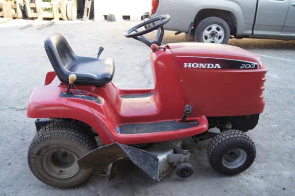 เครื่องตัดหญ้า Honda 2013 ราคา 40,000.- บาท