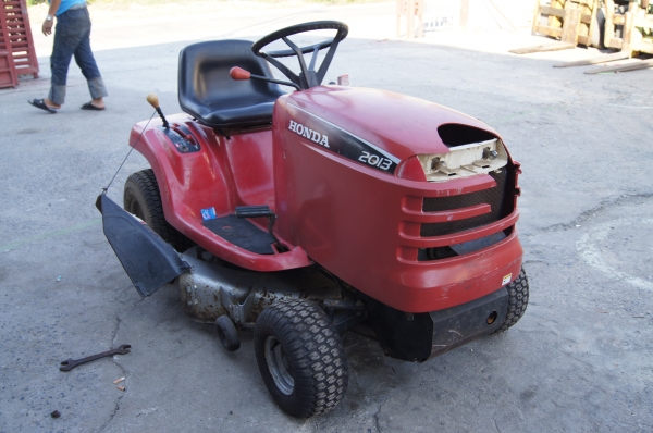 เครื่องตัดหญ้า Honda 2013 ราคา 40,000.- บาท