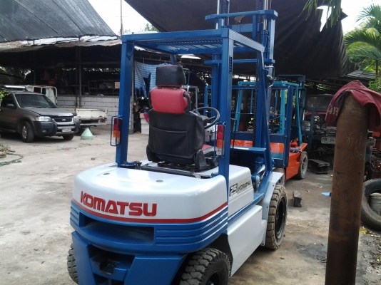 ขายรถโฟล์คลิฟท์ KOMATSU 2.5ตัน รุ่น11 ยกสูง4.50เมตร เครื่องยนต์ดีเซลอีซูซุ เปลี่ยนใหม่เกียร์ออโต้ ขายถูก 150000 บาท