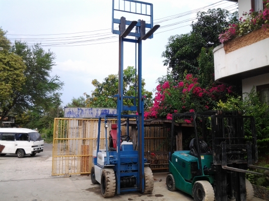 ขายรถโฟล์คลิฟท์ KOMATSU 2.5ตัน รุ่น11 ยกสูง4.50เมตร เครื่องยนต์ดีเซลอีซูซุ เปลี่ยนใหม่เกียร์ออโต้ ขายถูก 150000 บาท