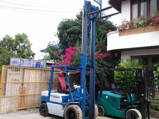 ขายรถโฟล์คลิฟท์ KOMATSU 2.5ตัน รุ่น11 ยกสูง4.50เมตร เครื่องยนต์ดีเซลอีซูซุ เปลี่ยนใหม่เกียร์ออโต้ ขายถูก 150000 บาท