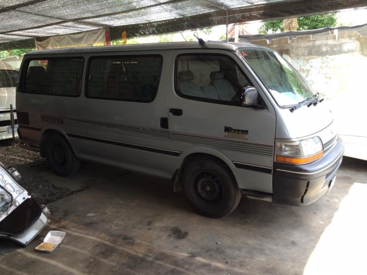 ขายรถตู้หัวจรวด หลังคาเตี้ย สีเดิมบางทั้งคัน วางเจเกียร์กระปุก เบาะสี่แถวพร้อมใช้