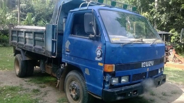 รถอีซูซู  6  ล้อดั้ม NPR59LU5  M-7103130   (115  แรงม้า ) ห้างแท้  สนใจติดต่อ  081-6079515