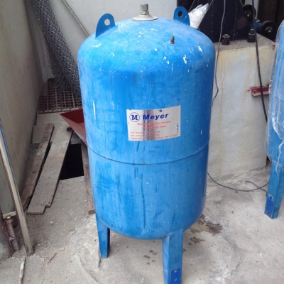 ถังแรงดัน Meyer ขนาด 200 ลิตร (สีฟ้า) และ ขนาด 300 ลิตร (สีเทา) มือสอง สภาพดีพร้อมใช้งาน