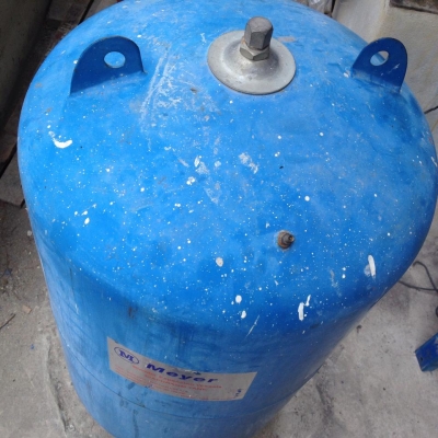 ถังแรงดัน Meyer ขนาด 200 ลิตร (สีฟ้า) และ ขนาด 300 ลิตร (สีเทา) มือสอง สภาพดีพร้อมใช้งาน