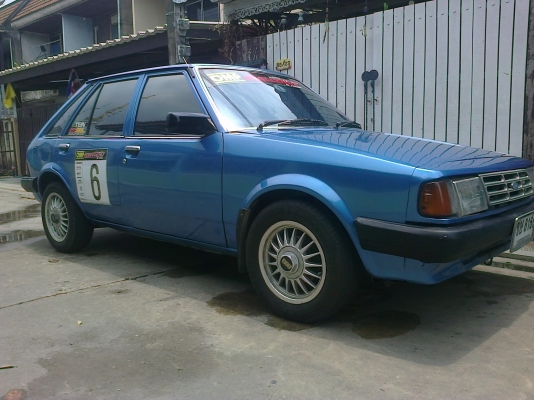 ขายรถford 5ประตู สภาพสวยพร้อมใช้