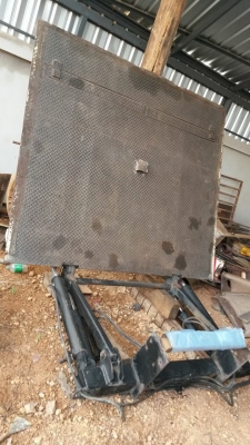 ลิฟท้ายใส่หกล้อกลาง