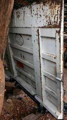 ลิฟท้ายใส่หกล้อกลาง