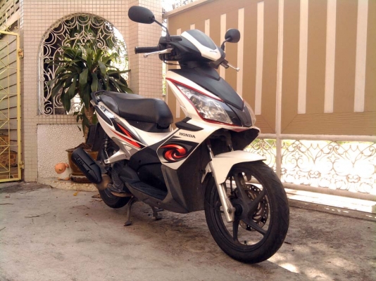 ขออนุญาติขาย Honda Airblade 110 ตัว TOP ล้อแม็ก ภาษีปีหน้า 58 โอนฟรีครับ