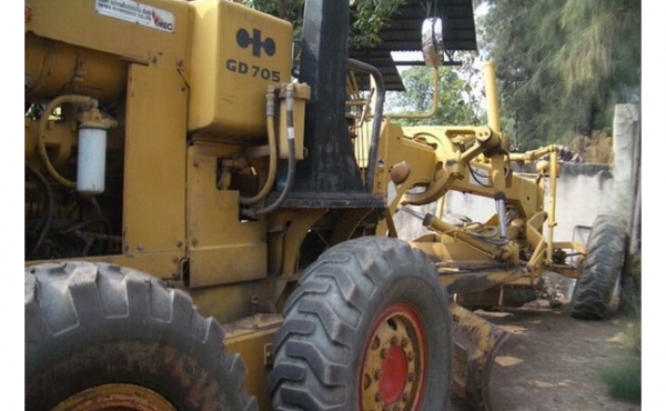 รถเกรดมือสอง  Komatsu GD705 สภาพรถเยี่ยม 090-268-2646