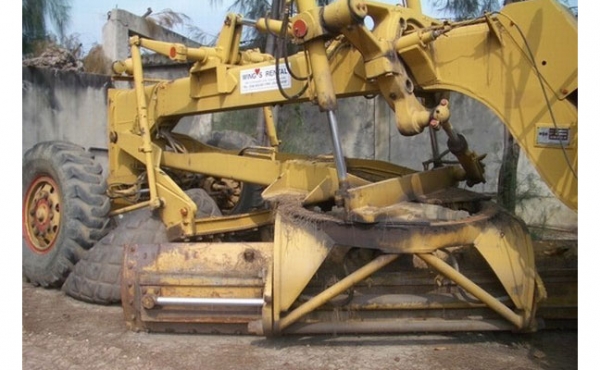 รถเกรดมือสอง  Komatsu GD705 สภาพรถเยี่ยม 090-268-2646