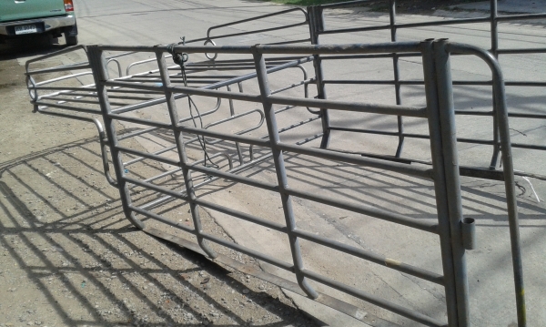 ขายคอกเหล็กแป็บอย่างดี ใส่ดีแม็กแคปมาครับ