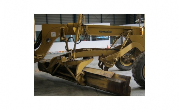 รถเกรดมือสอง KOMATSU GD655 GD405A-2 สภาพรถเยี่ยม 090-268-2646