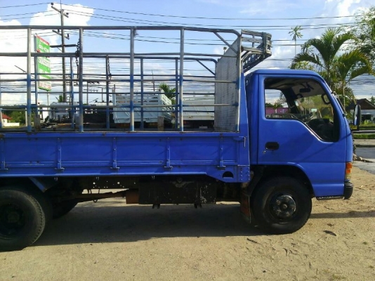 รถอีซูซู 6 ล้อ NKR 130 แรงม้า ปี 46 สนใจติดต่อ 081-6079515