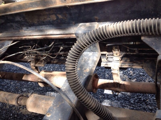 รถอีซูซู 10  ล้อดั้ม 2 เพลา  195 แรงม้า ปี 38  สนใจติดต่อ 081-6079515