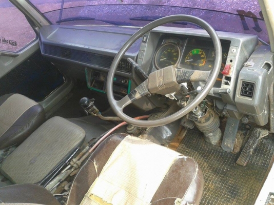 ขายรถสิบล้อ MITSUBISHI บรรทุกท้ายลาด (มีเครื่องทุนแรง)