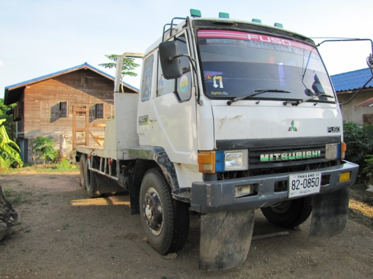 ขายรถสิบล้อ MITSUBISHI บรรทุกท้ายลาด (มีเครื่องทุนแรง)
