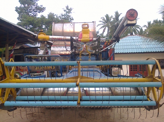 ขายรถ เกี่ยว วรพจน์  210 tubo อีซูสุ ลดสุดๆ 835,000