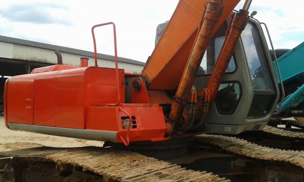 ขายEx200-2ช่วงล่างเติมโช่ใหม่ลอนเลอร์เช็คแท้ไม่แตกเครื่องปั้มไฮโดลิกดีราคา890000