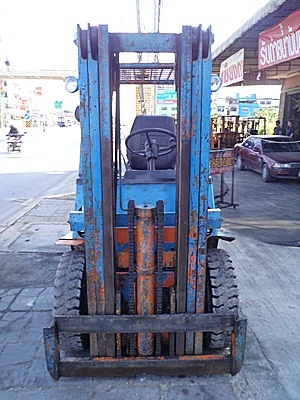 ขายรถยกโตโยต้า 2 ตัน เครื่องเบนซิน กระบอกคู่ เสาต่ำ เสาสูง 4 เมตร ยางตันใหม่   พวงมาลัยเพาเว่อร์  สีเดิมจากนอก นำเข้าจากญี่ปุ่น ใช้งานได้ทันที ราคา180000