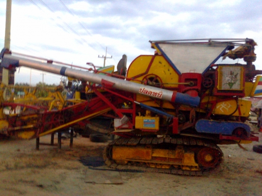 ขายรถเกี่ยว รุ่น เงินมี รุ่นใหม่ใหญ่กว่าเดิม สภาพพร้อมใช้