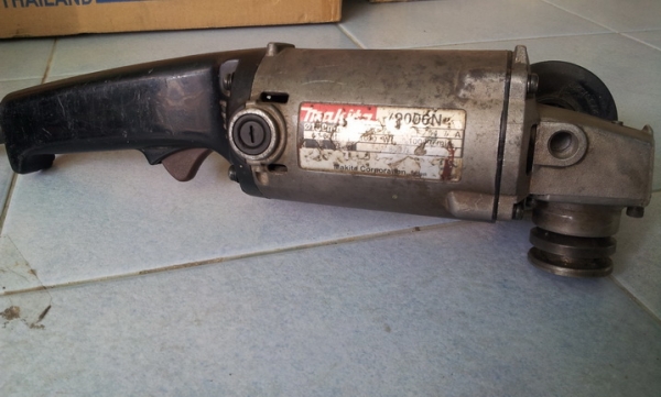 เครื่องเจียร์ makita รุ่น 9006N ใช้ใบขนาด 6นิ้ว สภาพพร้อมใช้งานครับ