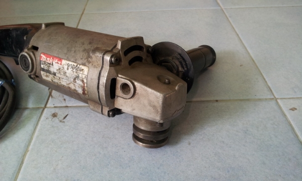 เครื่องเจียร์ makita รุ่น 9006N ใช้ใบขนาด 6นิ้ว สภาพพร้อมใช้งานครับ เครื่องเจียร์ makita รุ่น 9006N ใช้ใบขนาด 6นิ้ว สภาพพร้อมใช้งานครับ