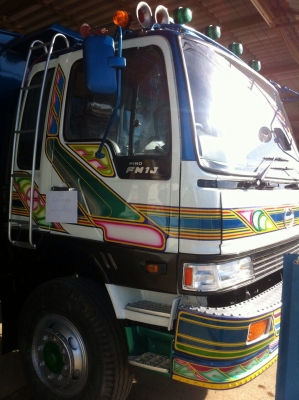 Fm1mเครื่องpo9hino320แรงม้ารถสวยพร้อมใช้กะบะมิเนียมเกียธรรมดามีรบบลากพ่วง