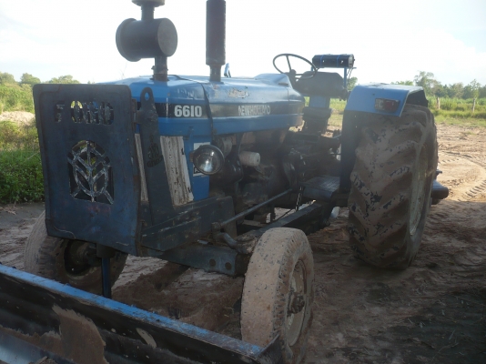 ขายรถไถ FORD 60แรง ต่รองได้คุยกันได้ ขายได้ขายครับ